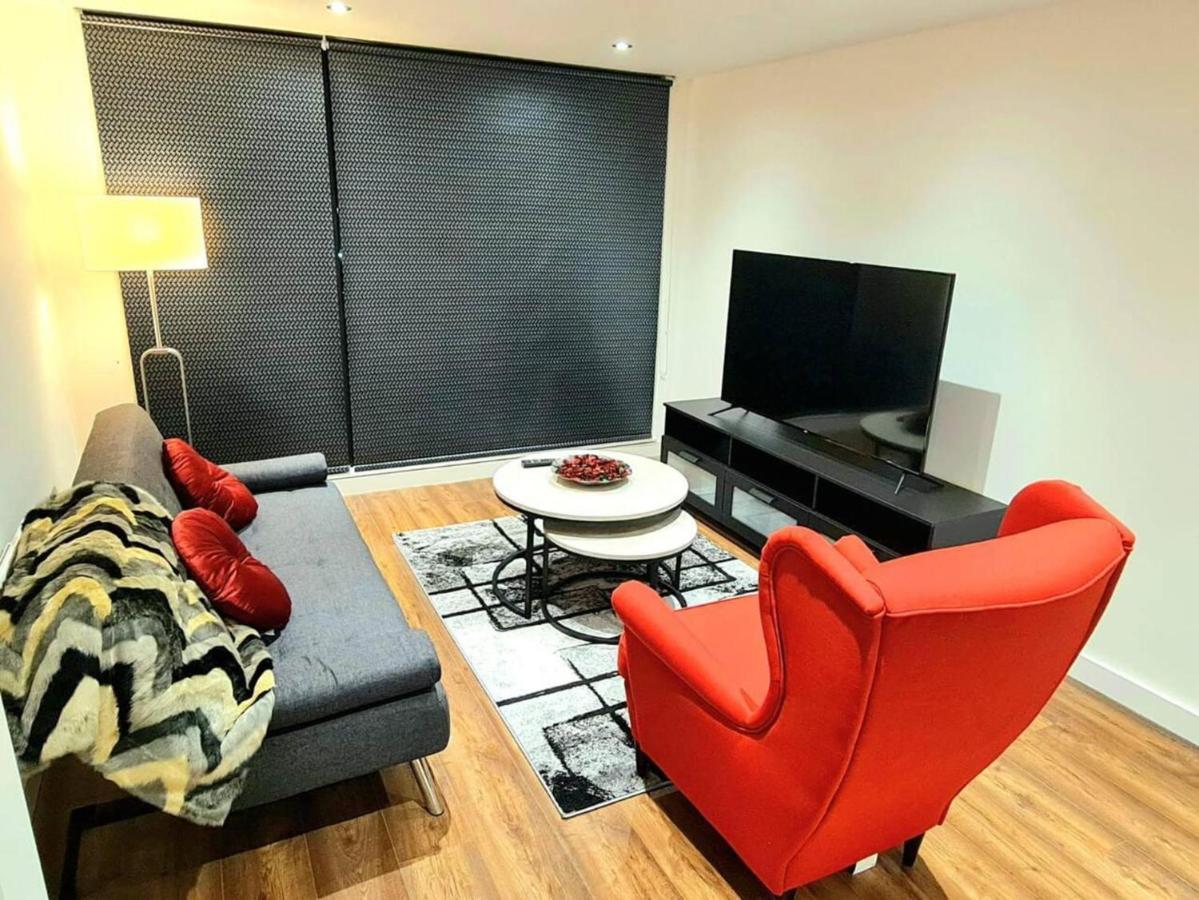 1-Bedroom Aprt In Salford- Freeparking- Sleeps3 مانشستر المظهر الخارجي الصورة